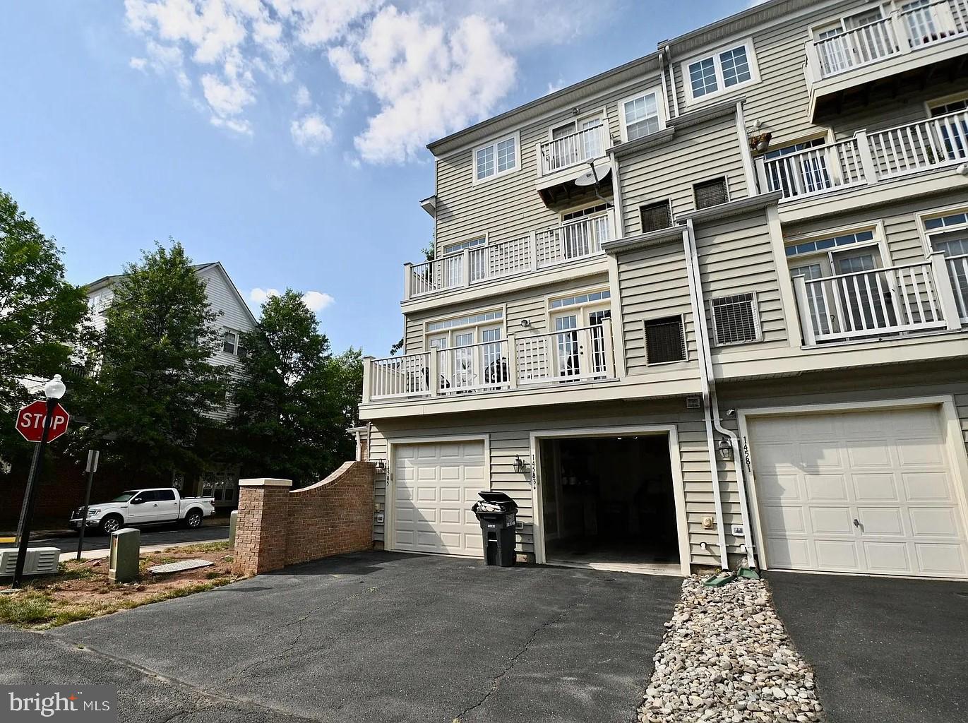 THE TOWNES AT VILLAGE PLACE - Residential