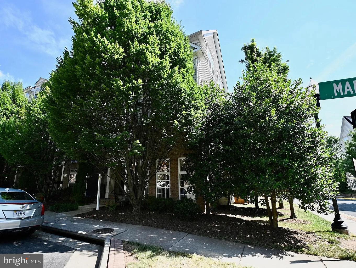 THE TOWNES AT VILLAGE PLACE - Residential