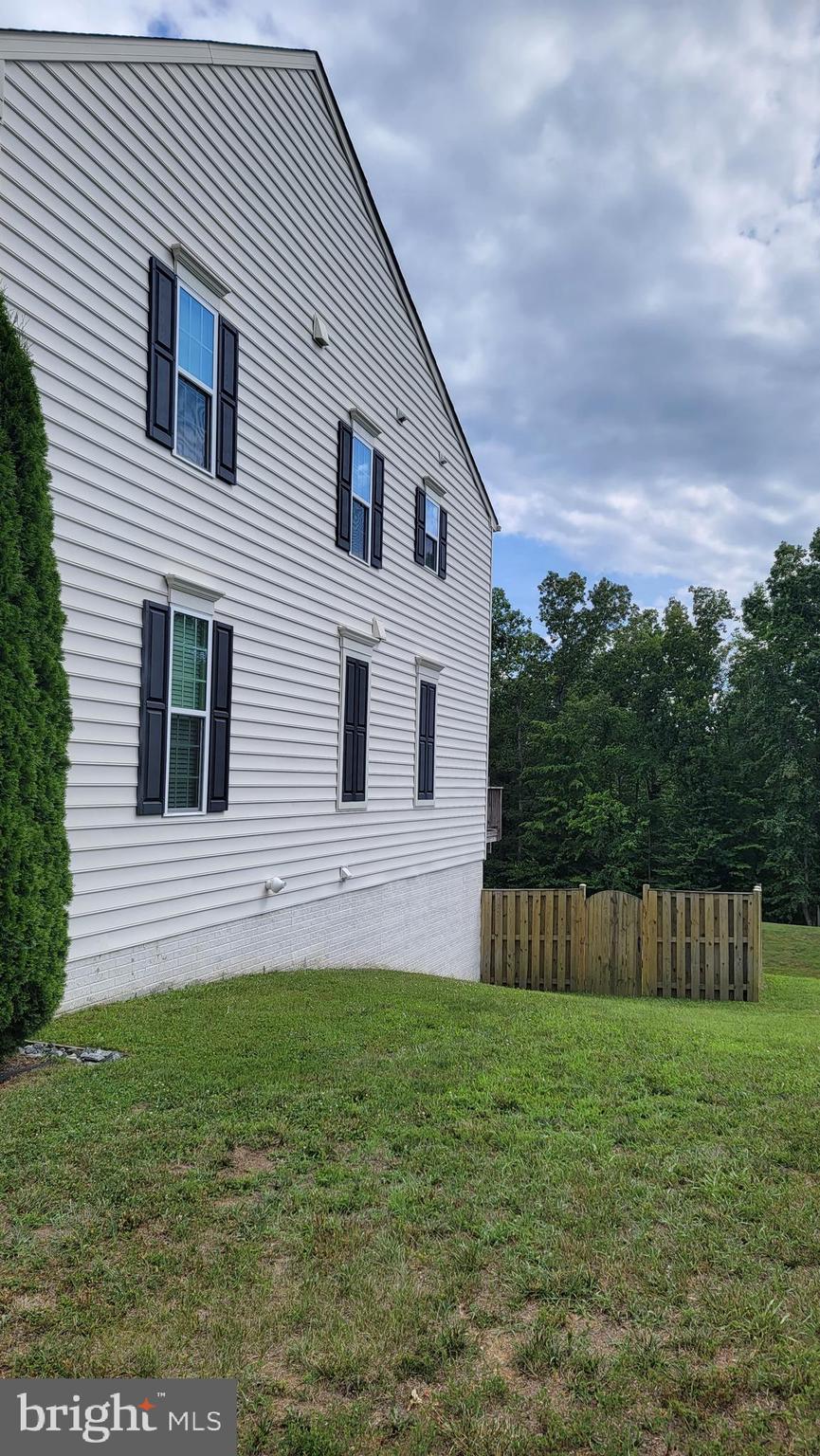 LAFAYETTE CROSSING - Residential