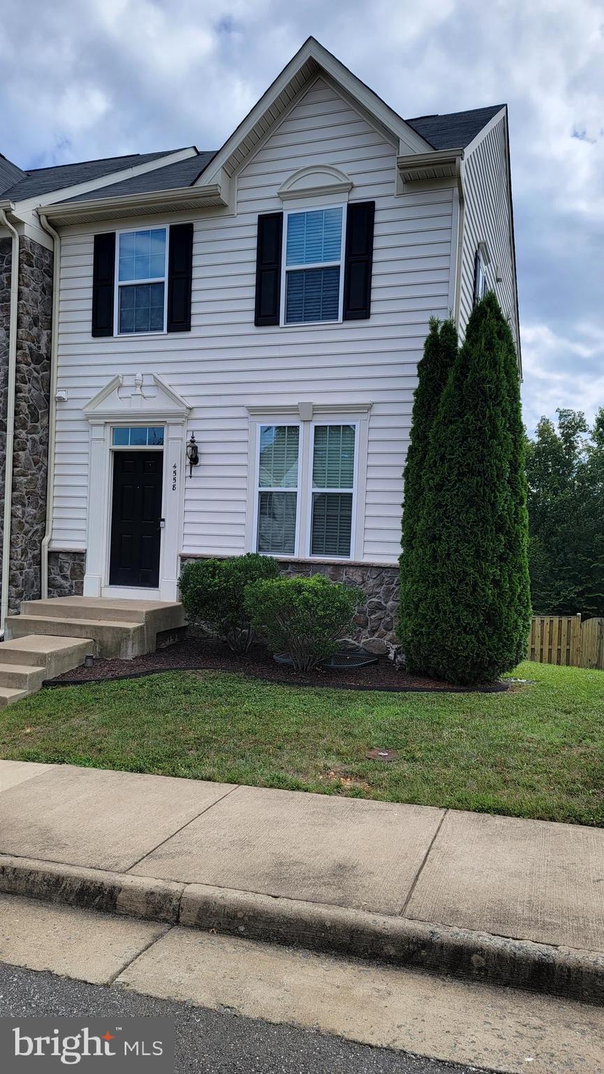 LAFAYETTE CROSSING - Residential