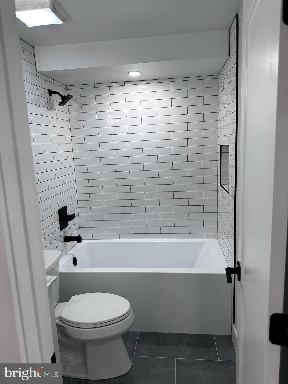 COLLEGE PARK - Residential Lease