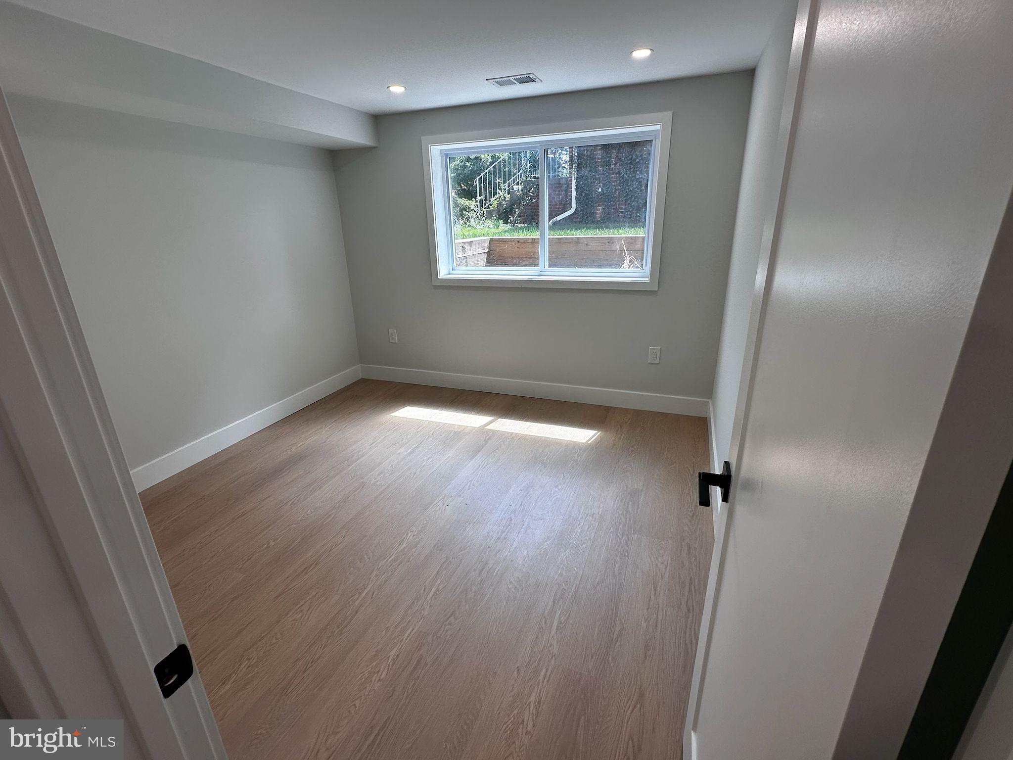 COLLEGE PARK - Residential Lease