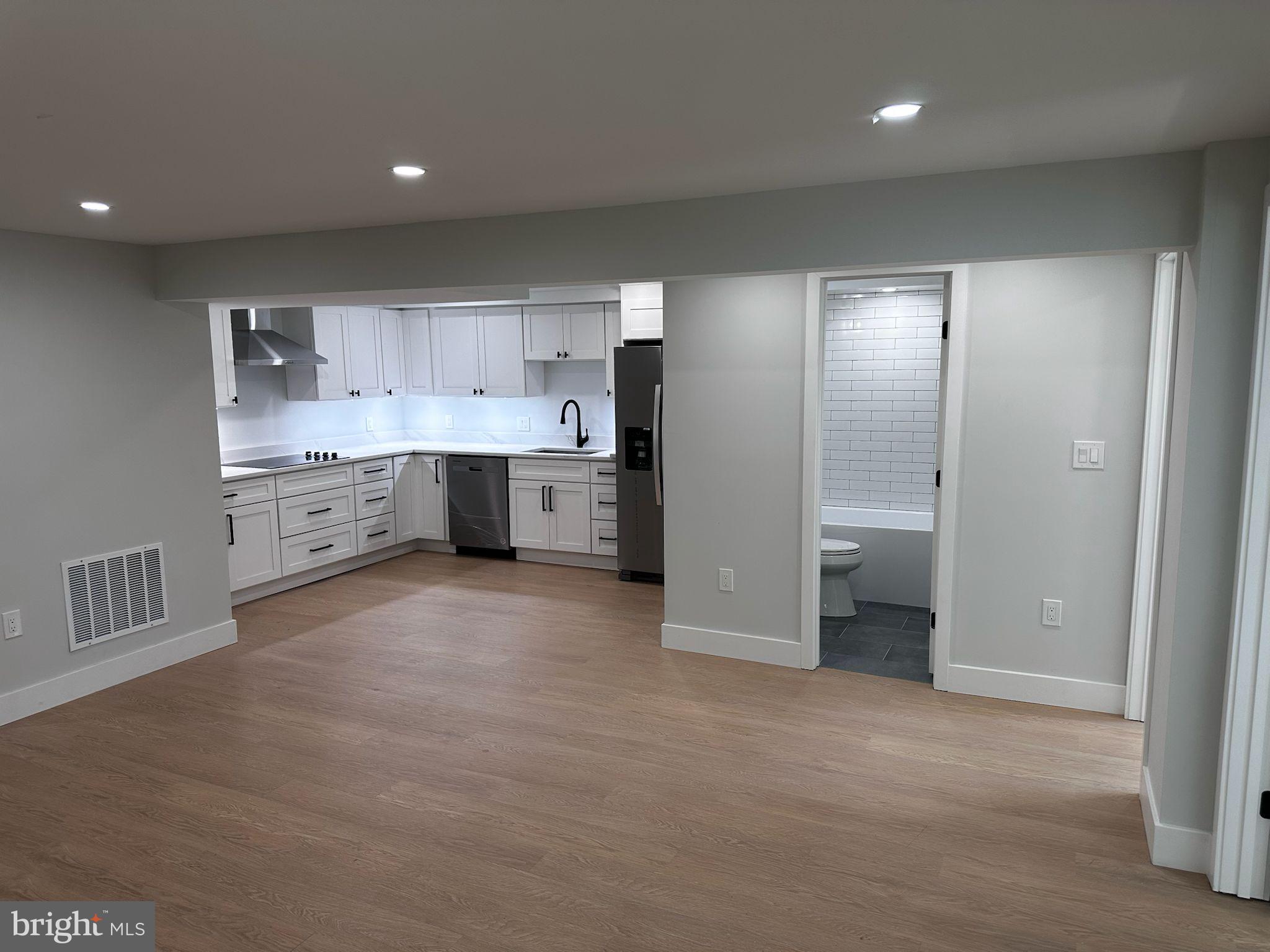 COLLEGE PARK - Residential Lease