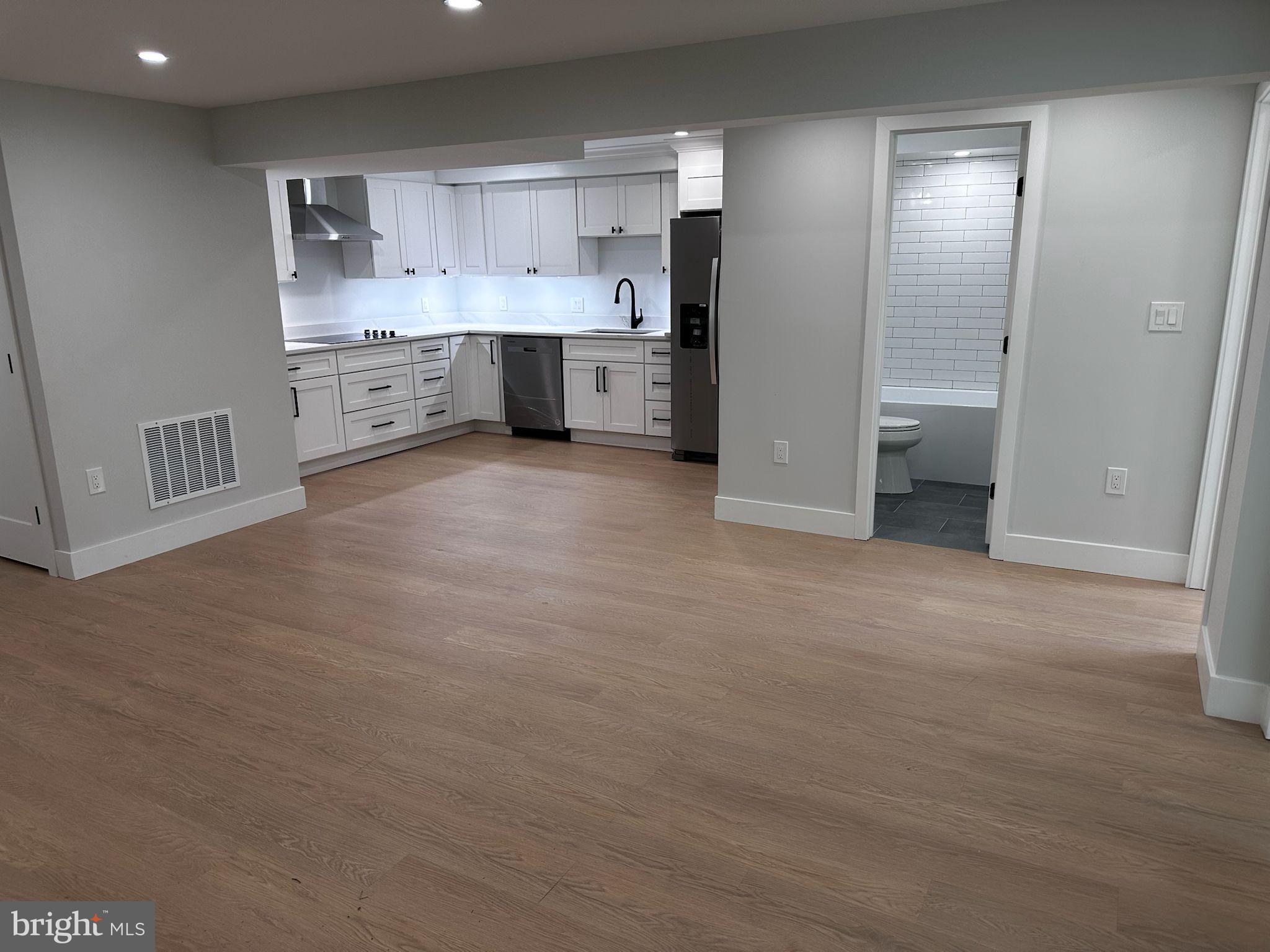 COLLEGE PARK - Residential Lease