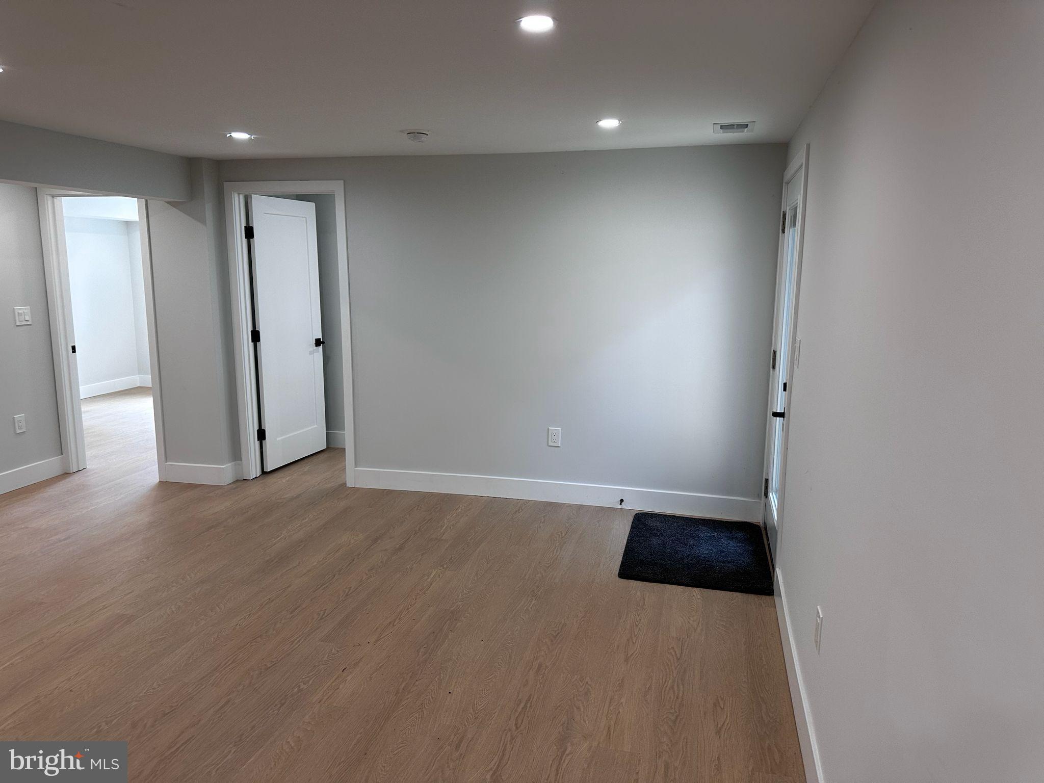 COLLEGE PARK - Residential Lease