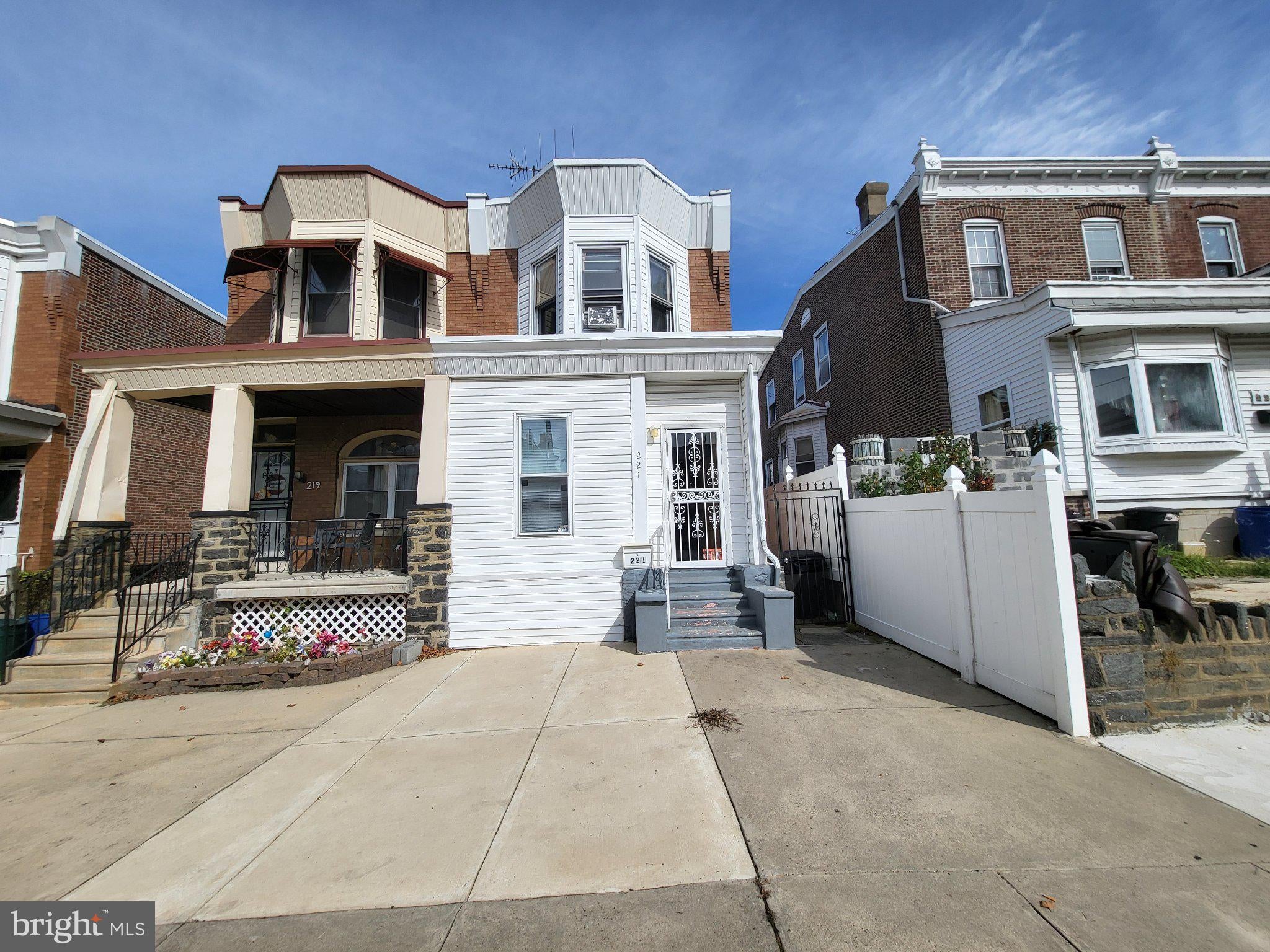 221 E WELLENS AVENUE