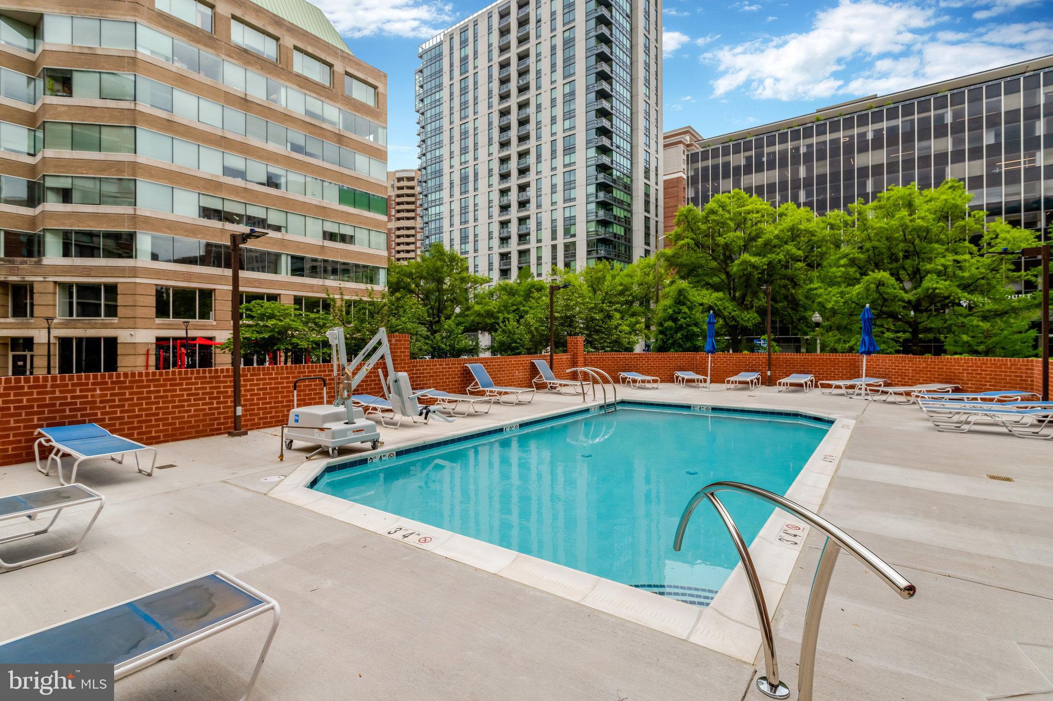 EASTVIEW AT BALLSTON METRO - Residential