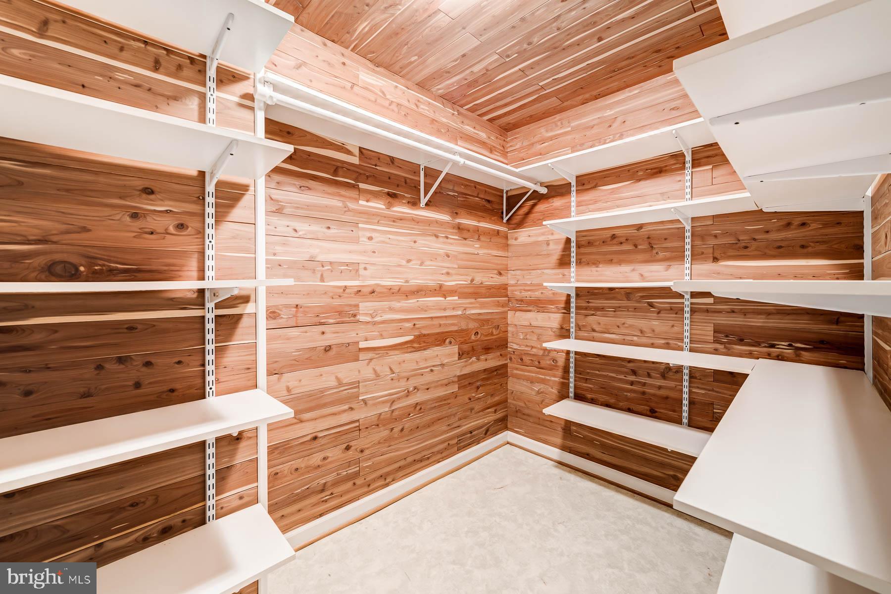 LAKE RIDGE - Residential