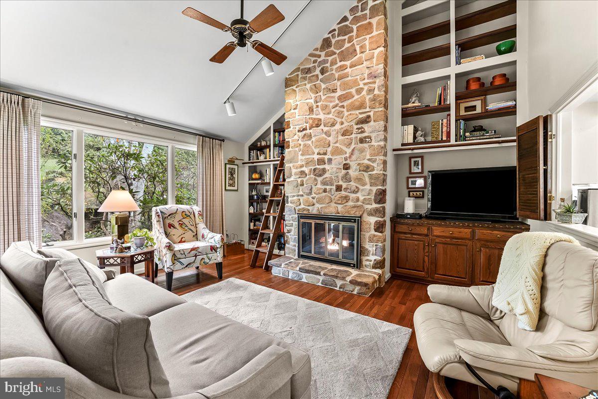 TOFT WOODS - Residential