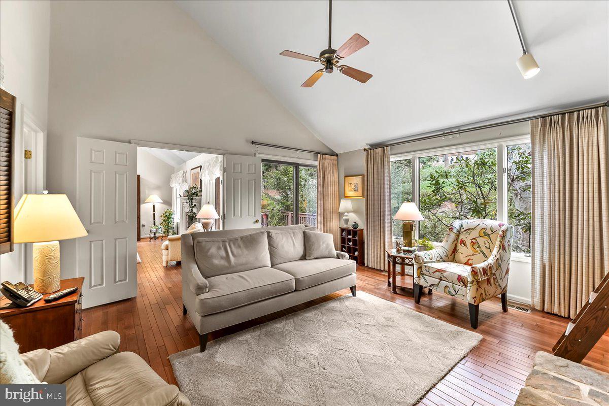 TOFT WOODS - Residential