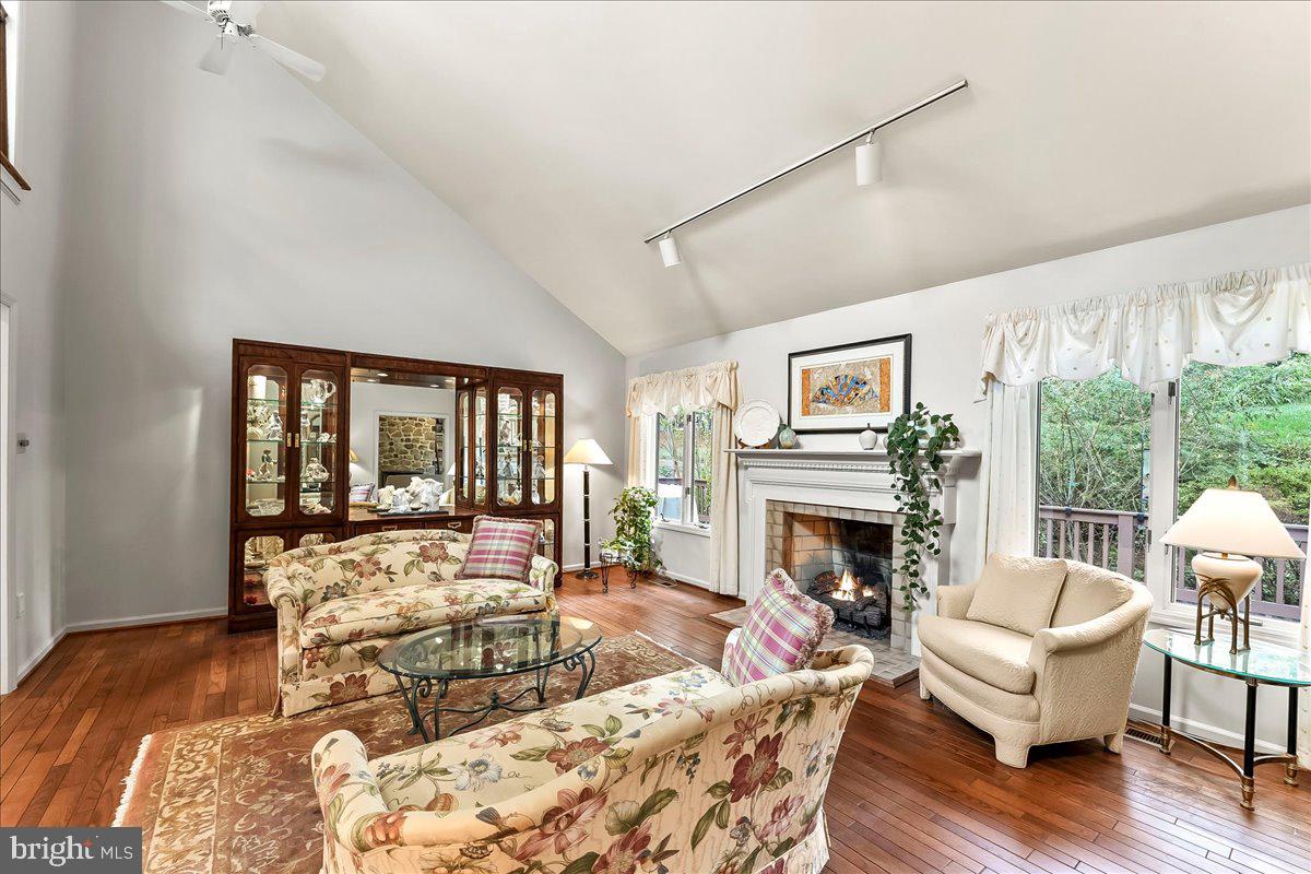 TOFT WOODS - Residential