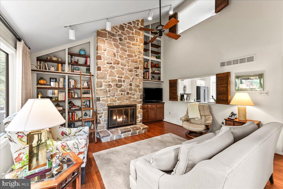 TOFT WOODS - Residential