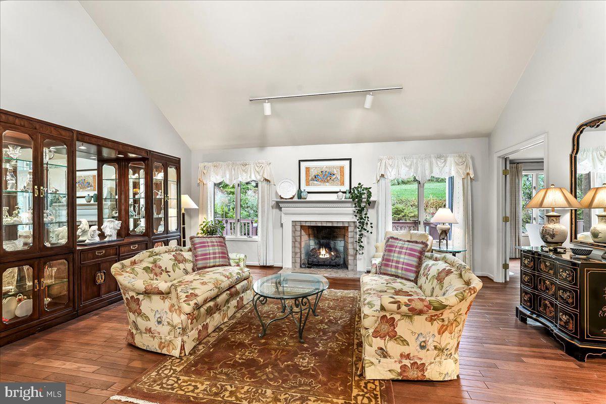 TOFT WOODS - Residential