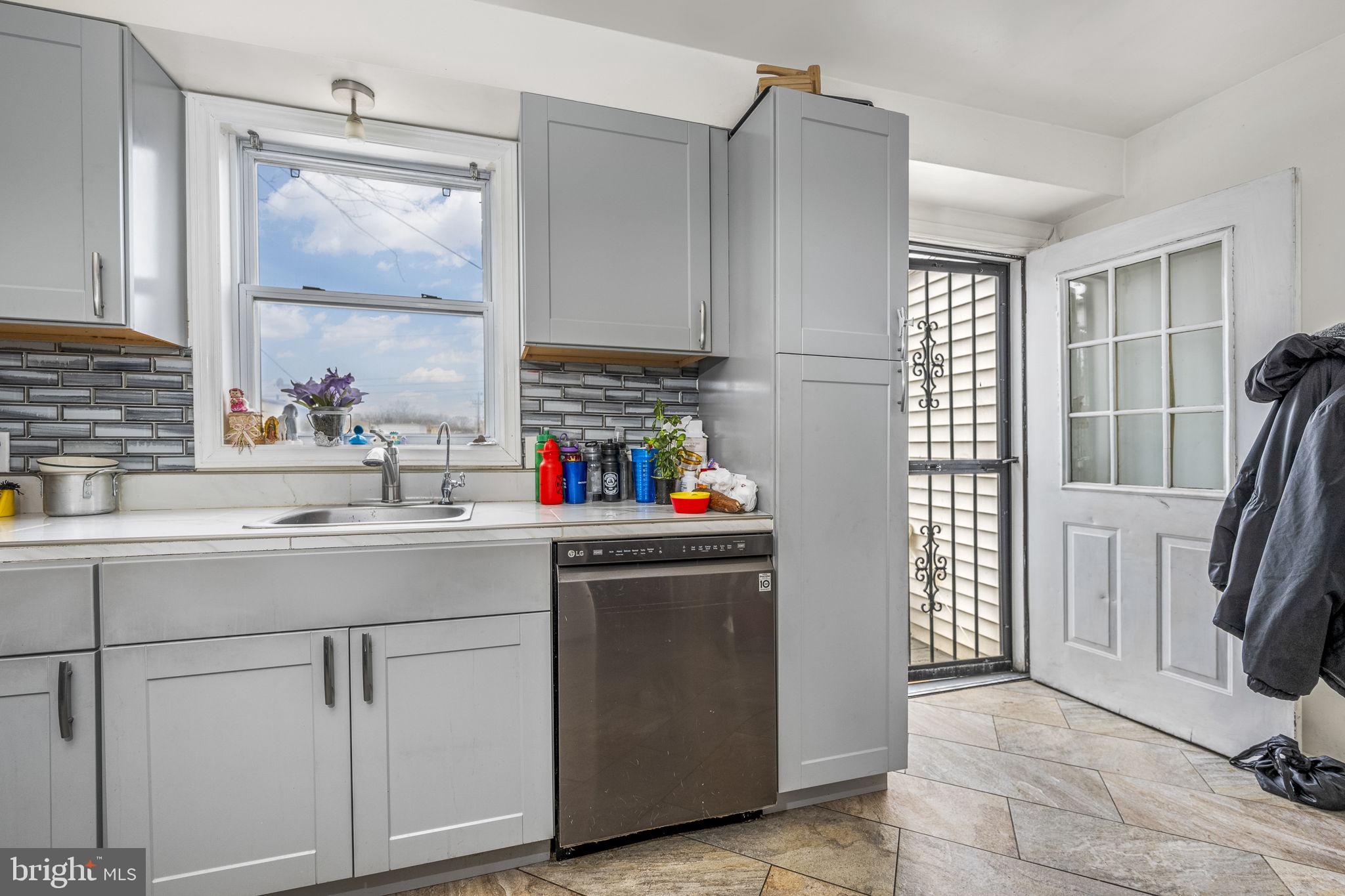 NORRISTOWN - Residential