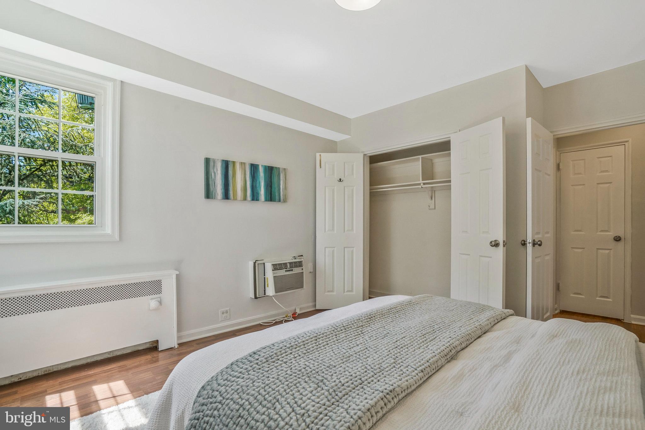 ARLINGTON OAKS - Residential