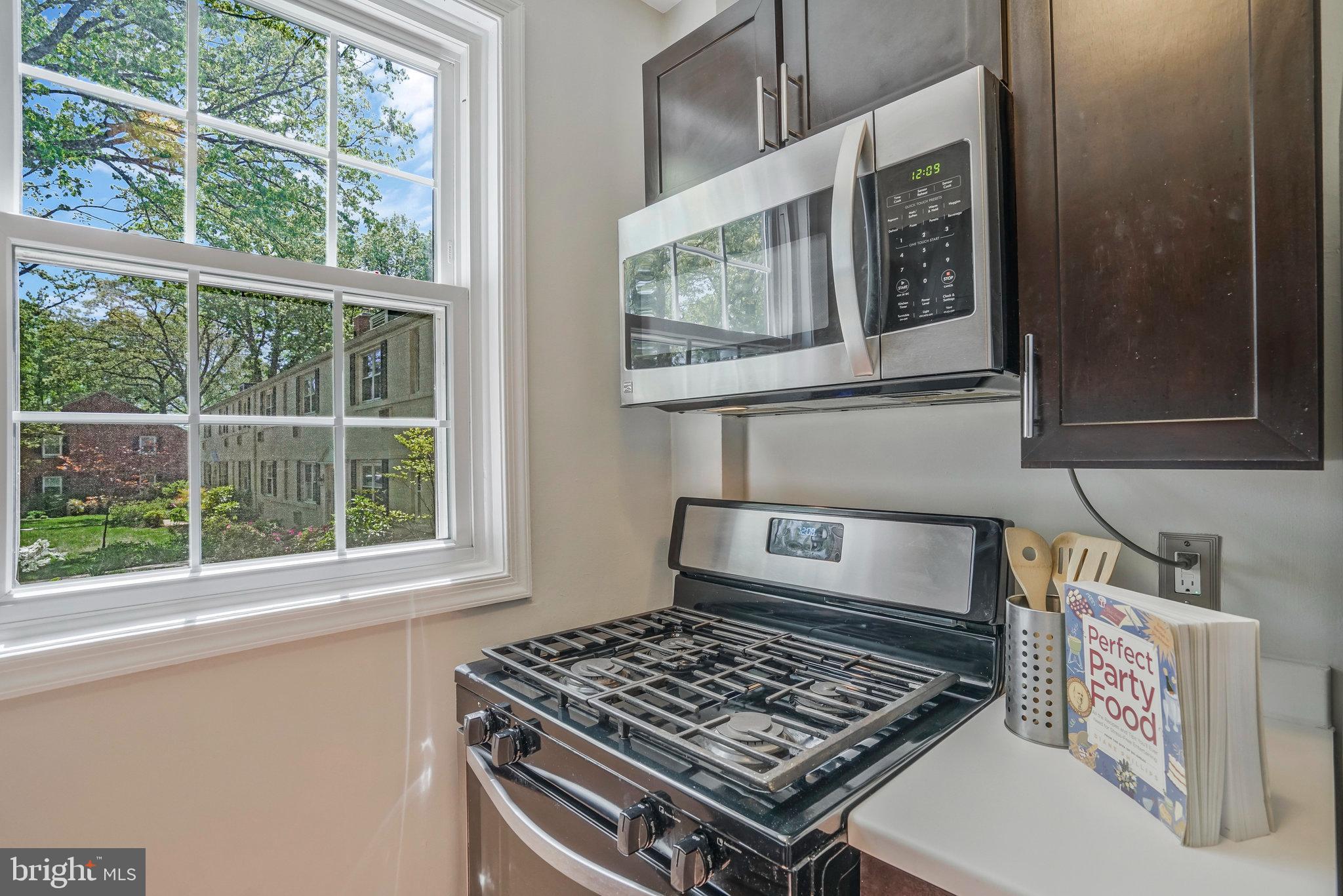 ARLINGTON OAKS - Residential