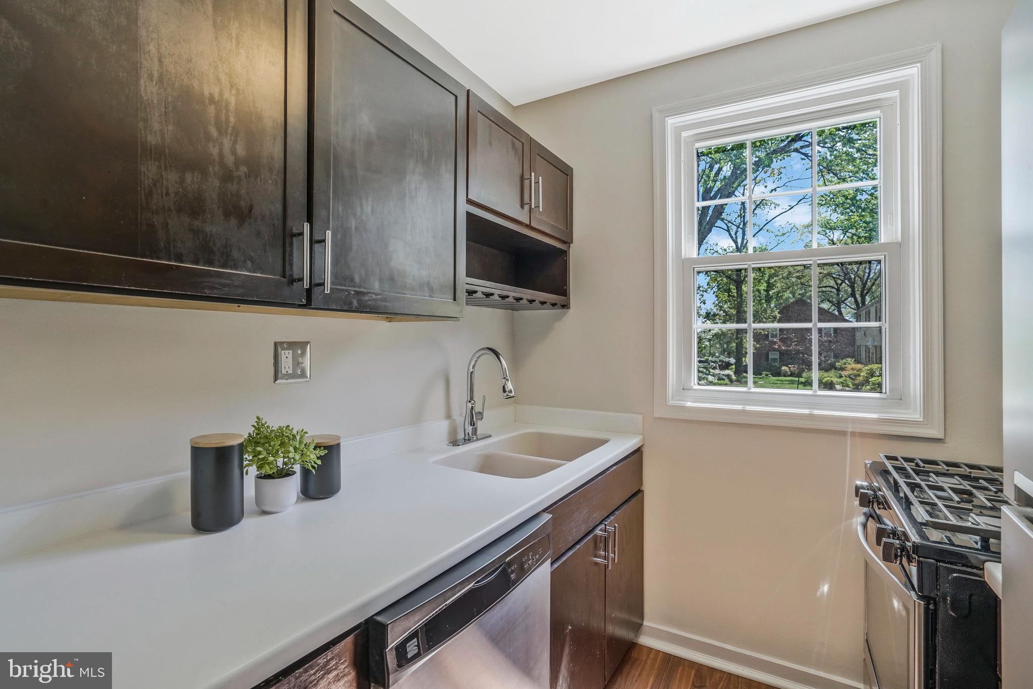 ARLINGTON OAKS - Residential