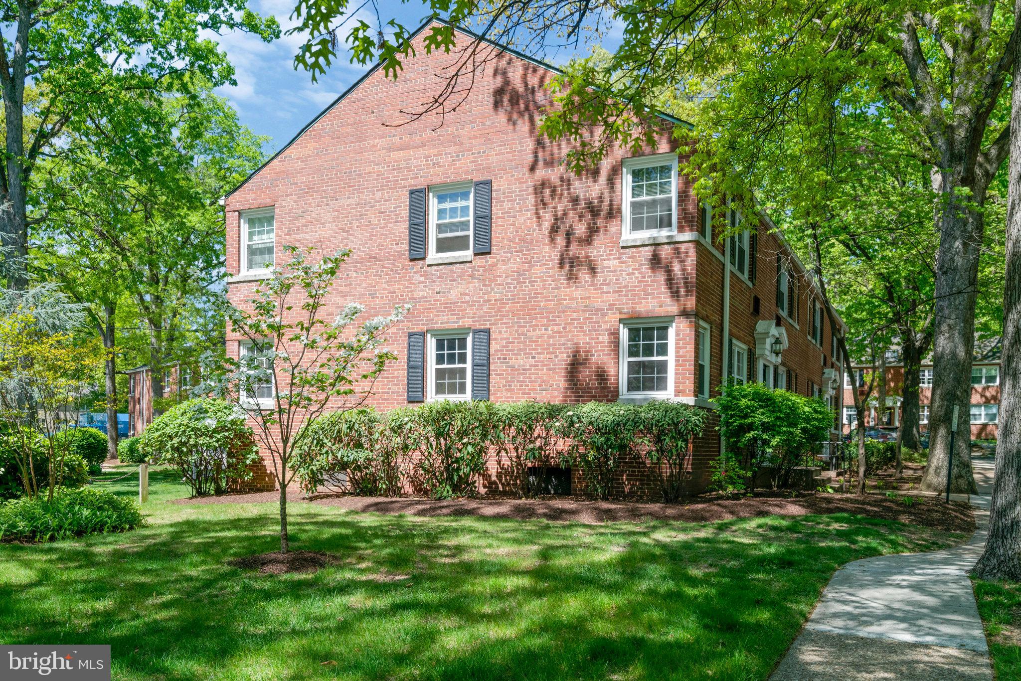 ARLINGTON OAKS - Residential