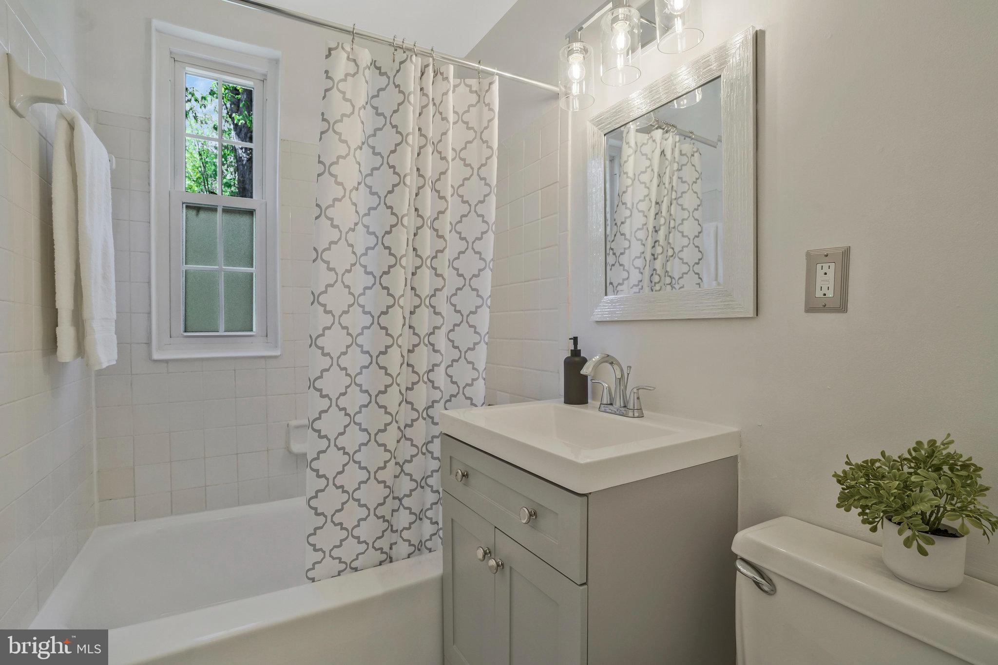 ARLINGTON OAKS - Residential