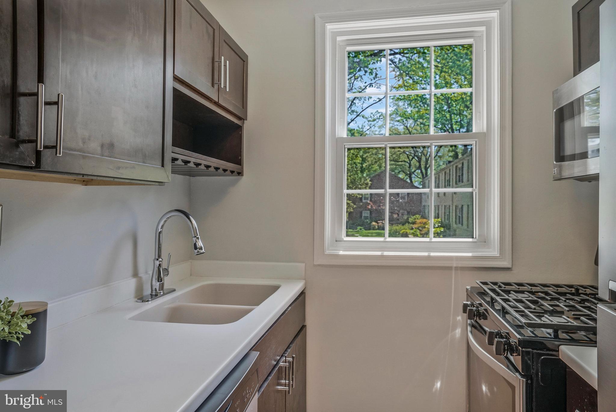 ARLINGTON OAKS - Residential