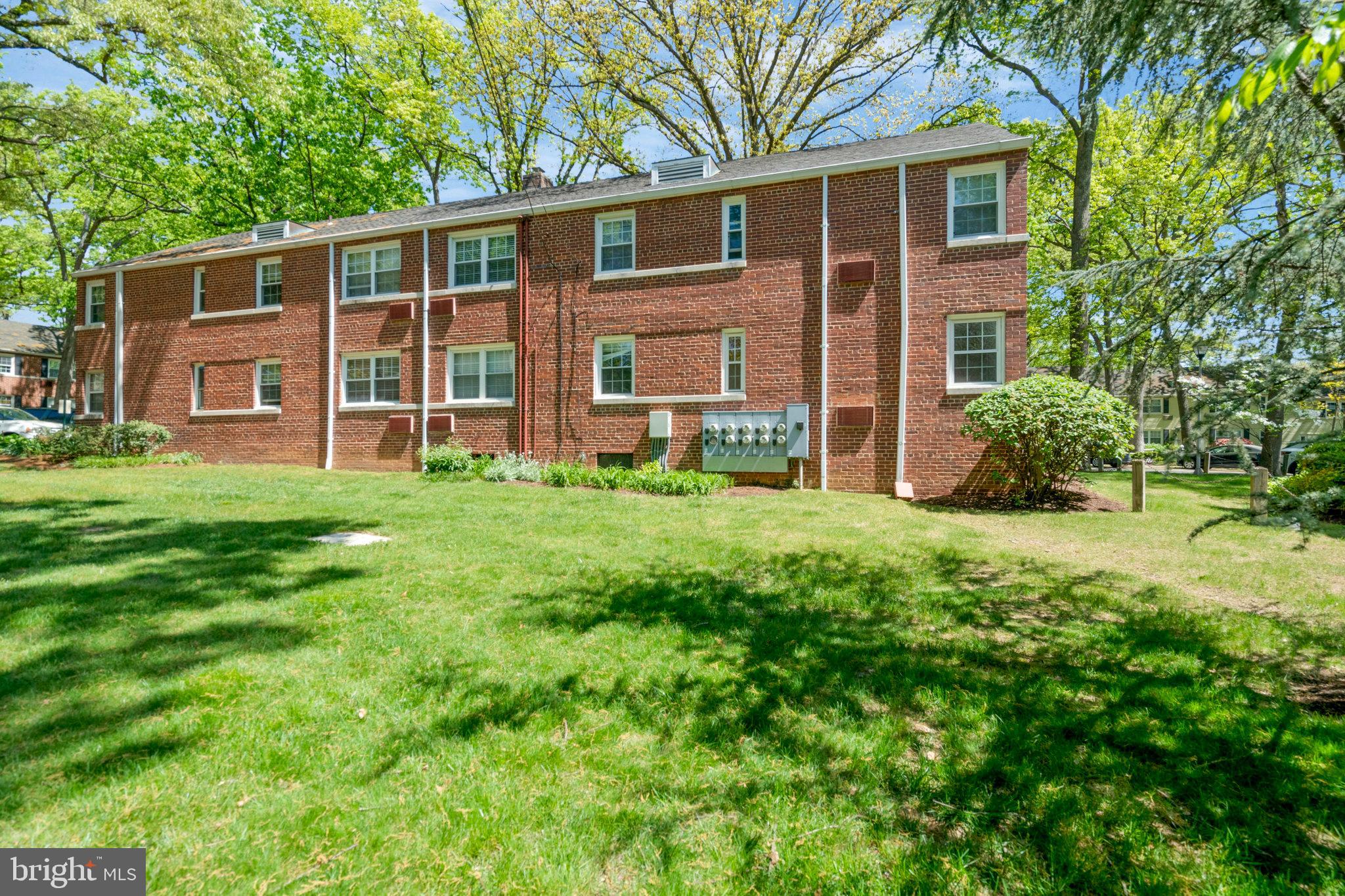 ARLINGTON OAKS - Residential