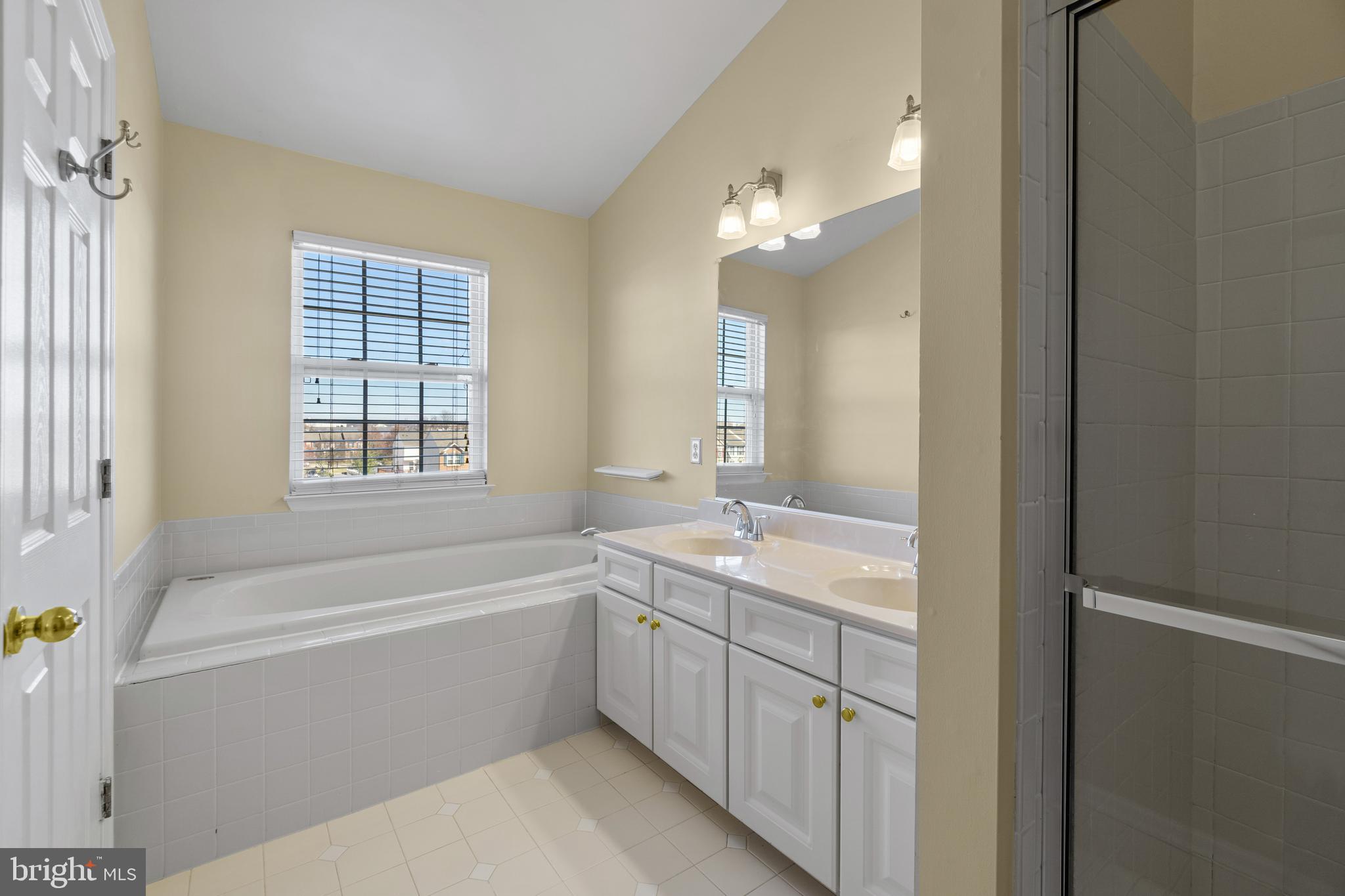 EATON SQUARE - Residential