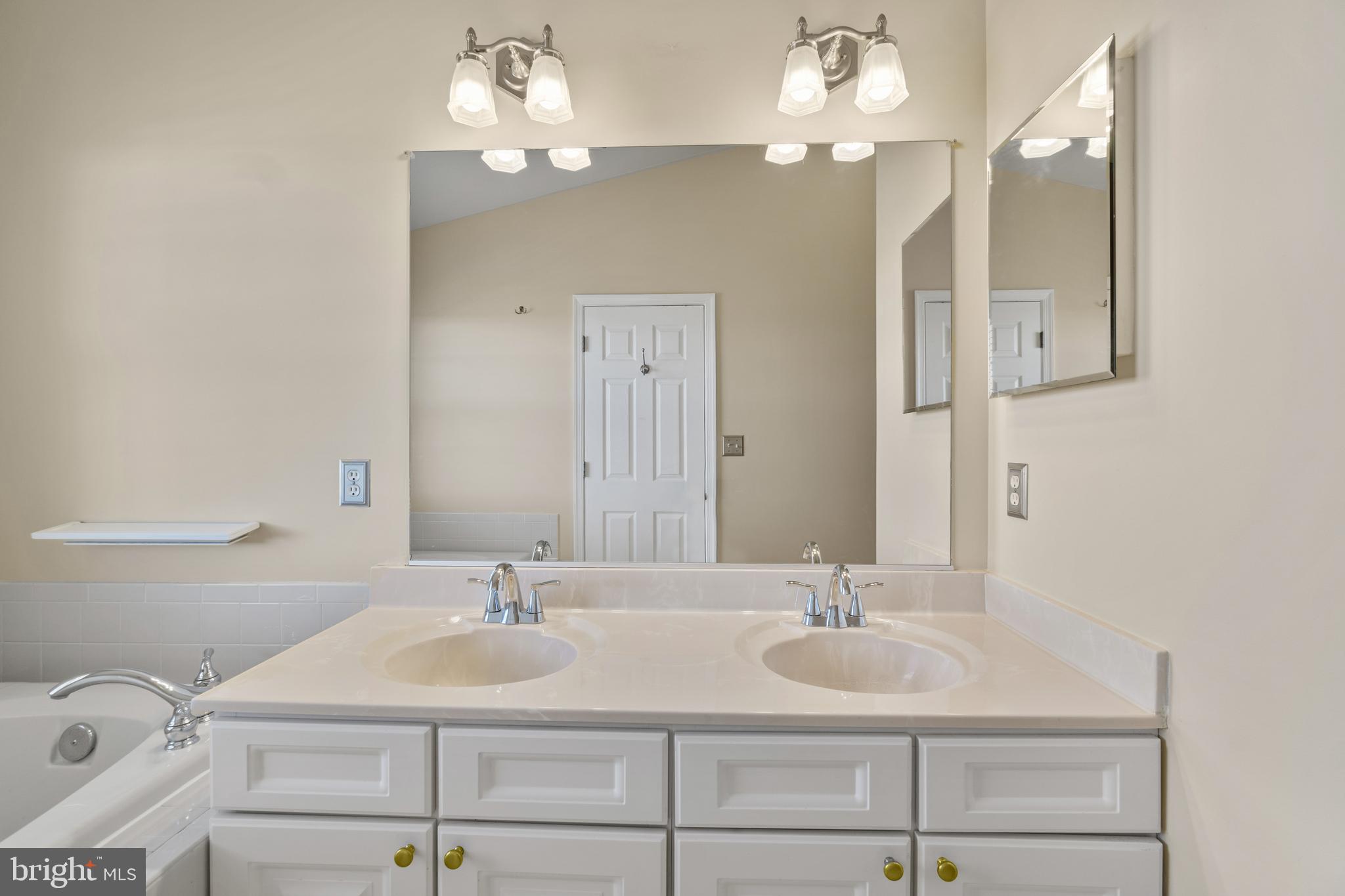 EATON SQUARE - Residential