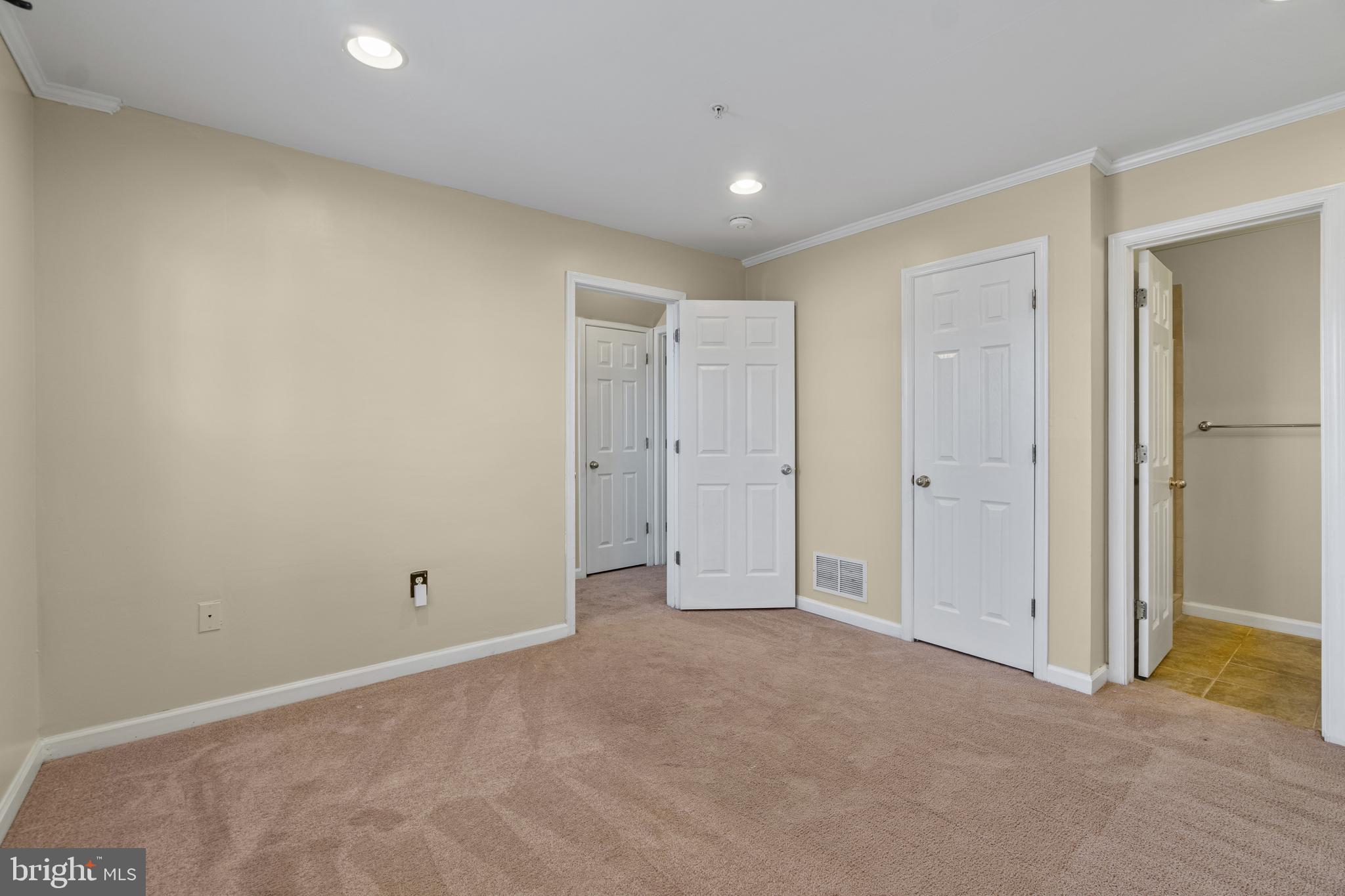 EATON SQUARE - Residential