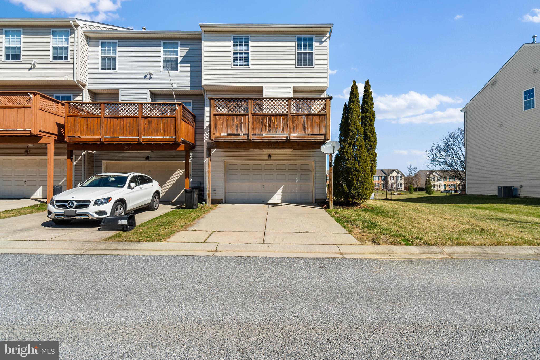 EATON SQUARE - Residential