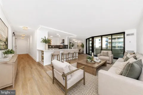 4620 N Park Avenue Unit 902W, Chevy Chase, MD 20815 - #: MDMC2228434