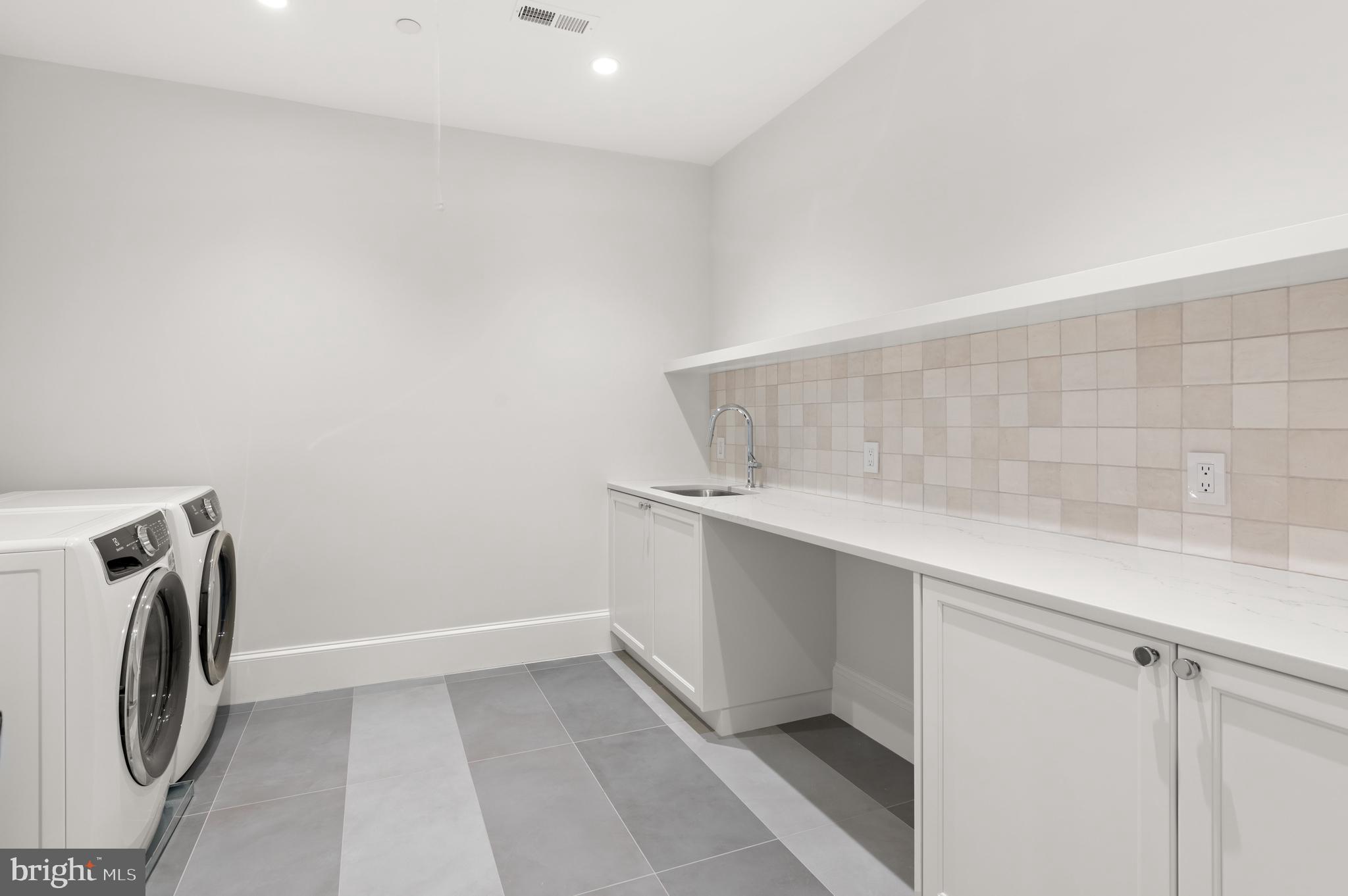 SPRING VALLEY - Residential
