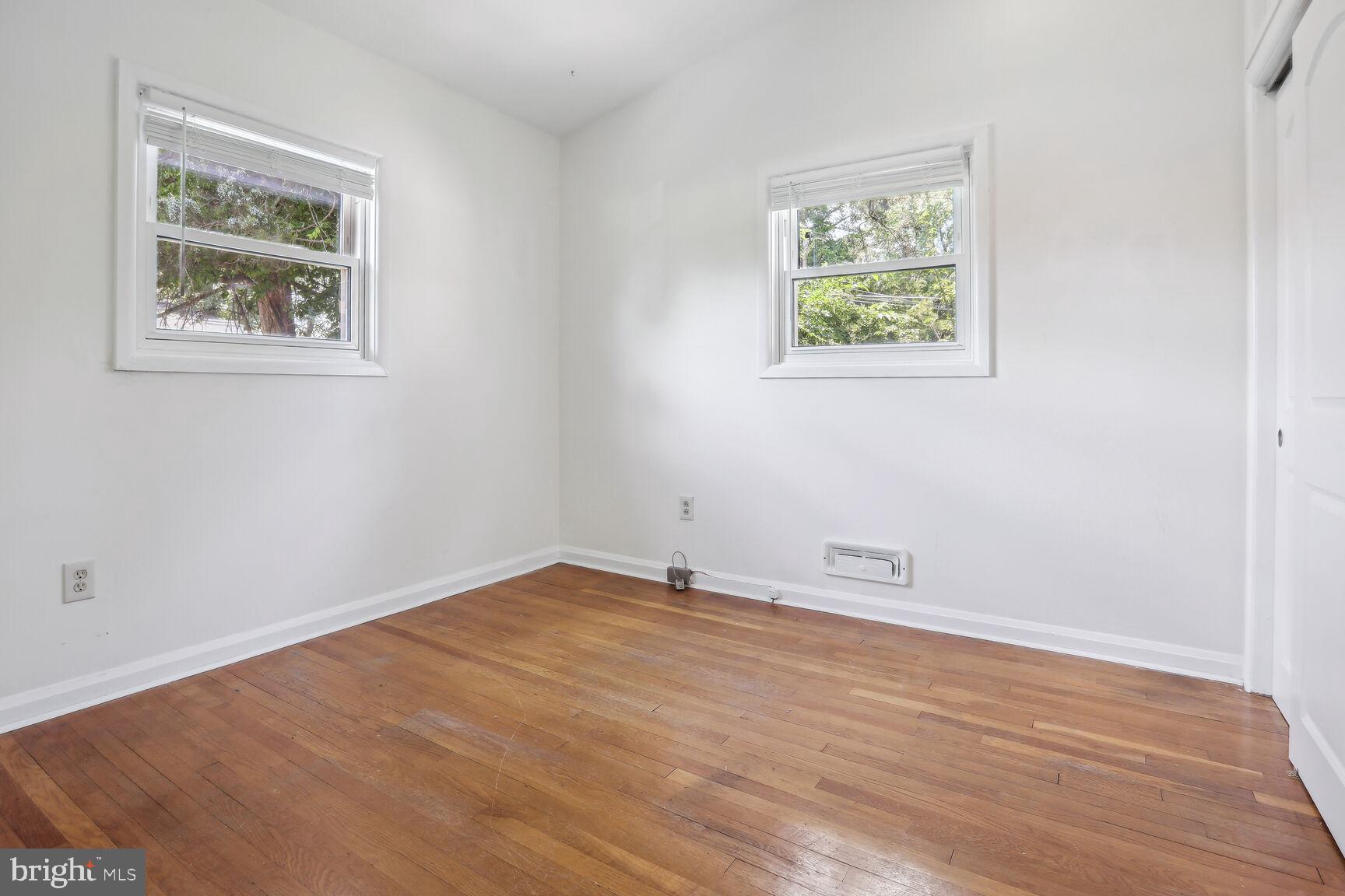 VALLEY STREAM - Residential