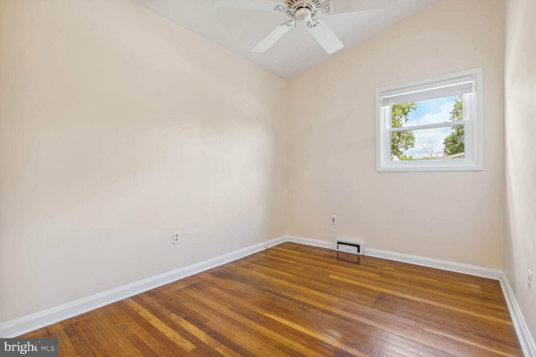 VALLEY STREAM - Residential