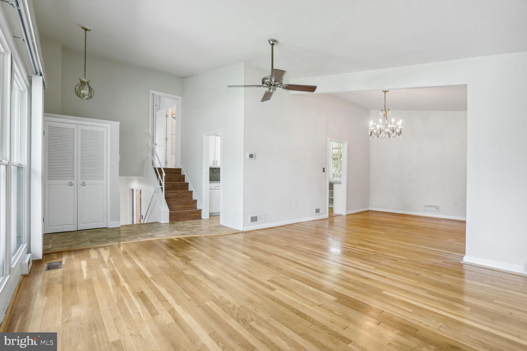 VALLEY STREAM - Residential