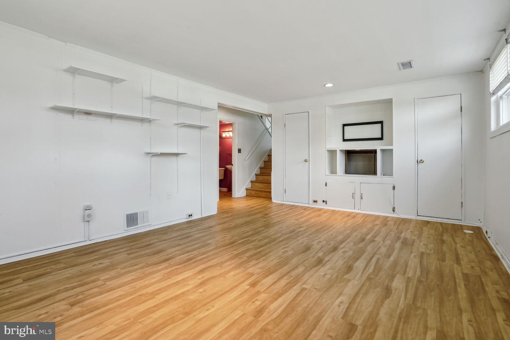 VALLEY STREAM - Residential