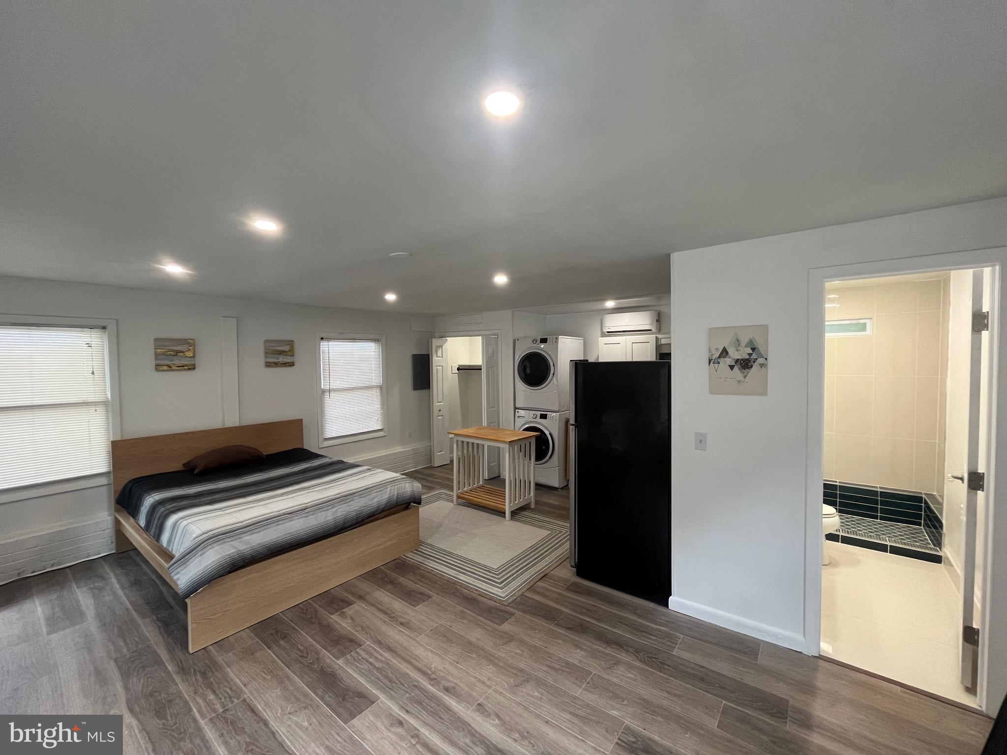 HOLLYWOOD PARK - Residential