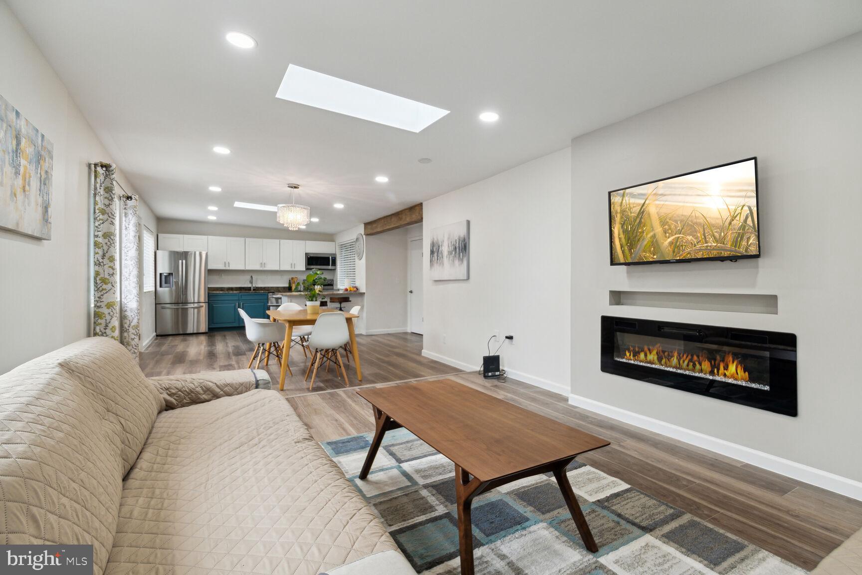 HOLLYWOOD PARK - Residential