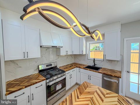 Townhouse For Sale - 1630 N Newkirk Street<br/> PHILADELPHIA, PA 19121