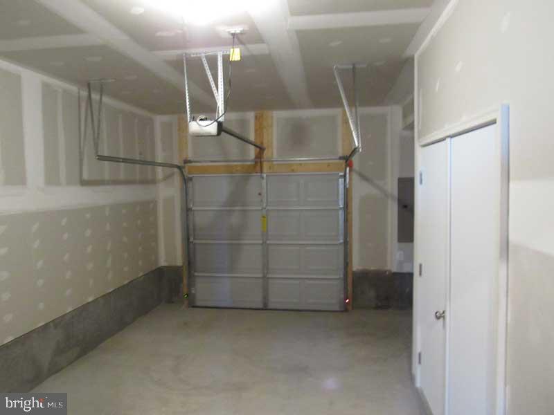 PRESIDENTS POINTE - Residential Lease