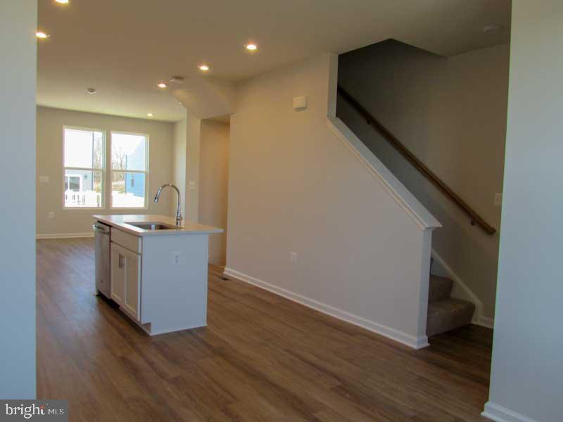 PRESIDENTS POINTE - Residential Lease