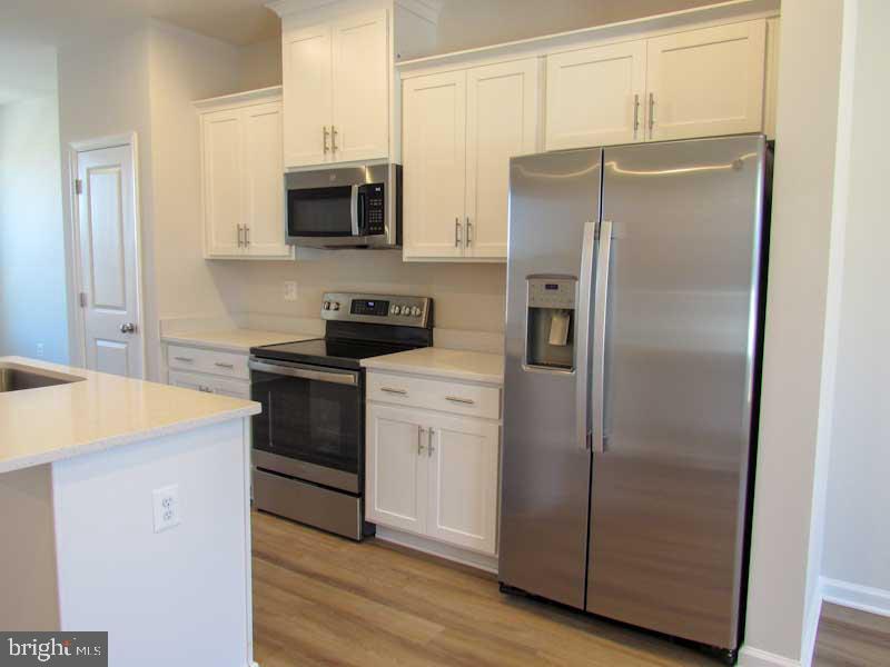 PRESIDENTS POINTE - Residential Lease