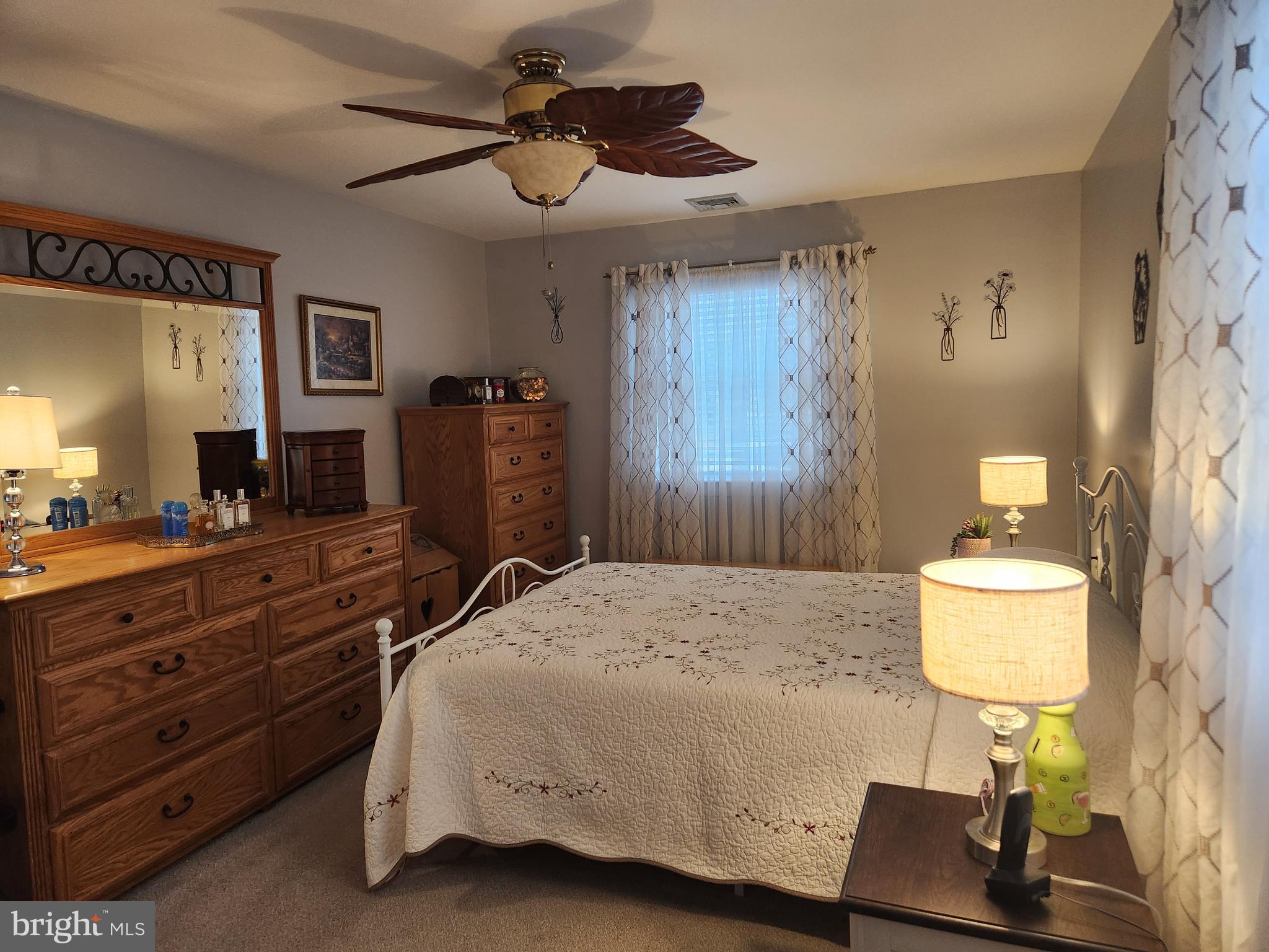 HOLIDAY CITY - CAREFREE - Residential