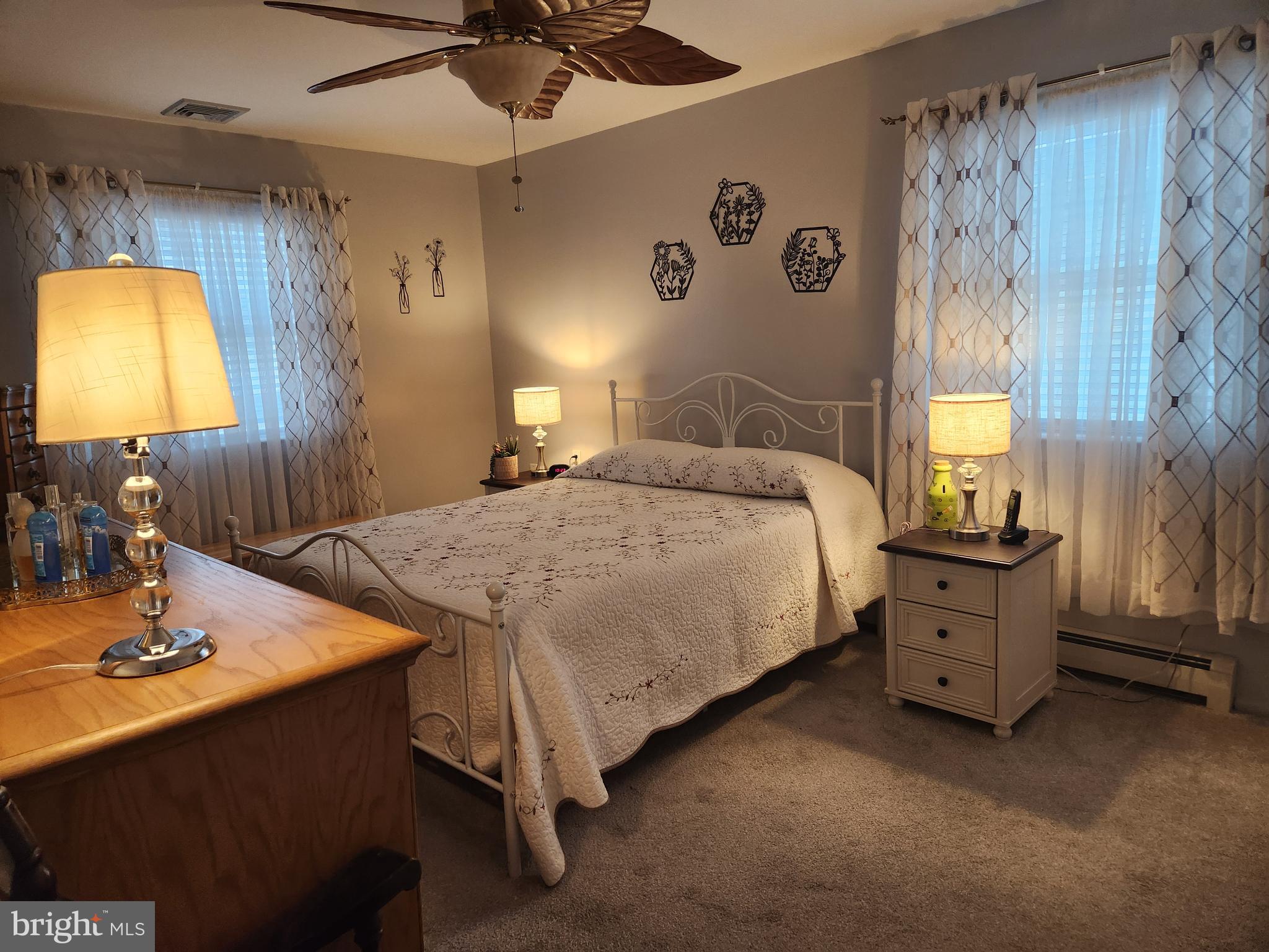 HOLIDAY CITY - CAREFREE - Residential