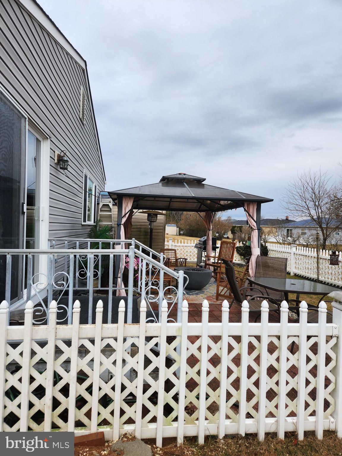 HOLIDAY CITY - CAREFREE - Residential