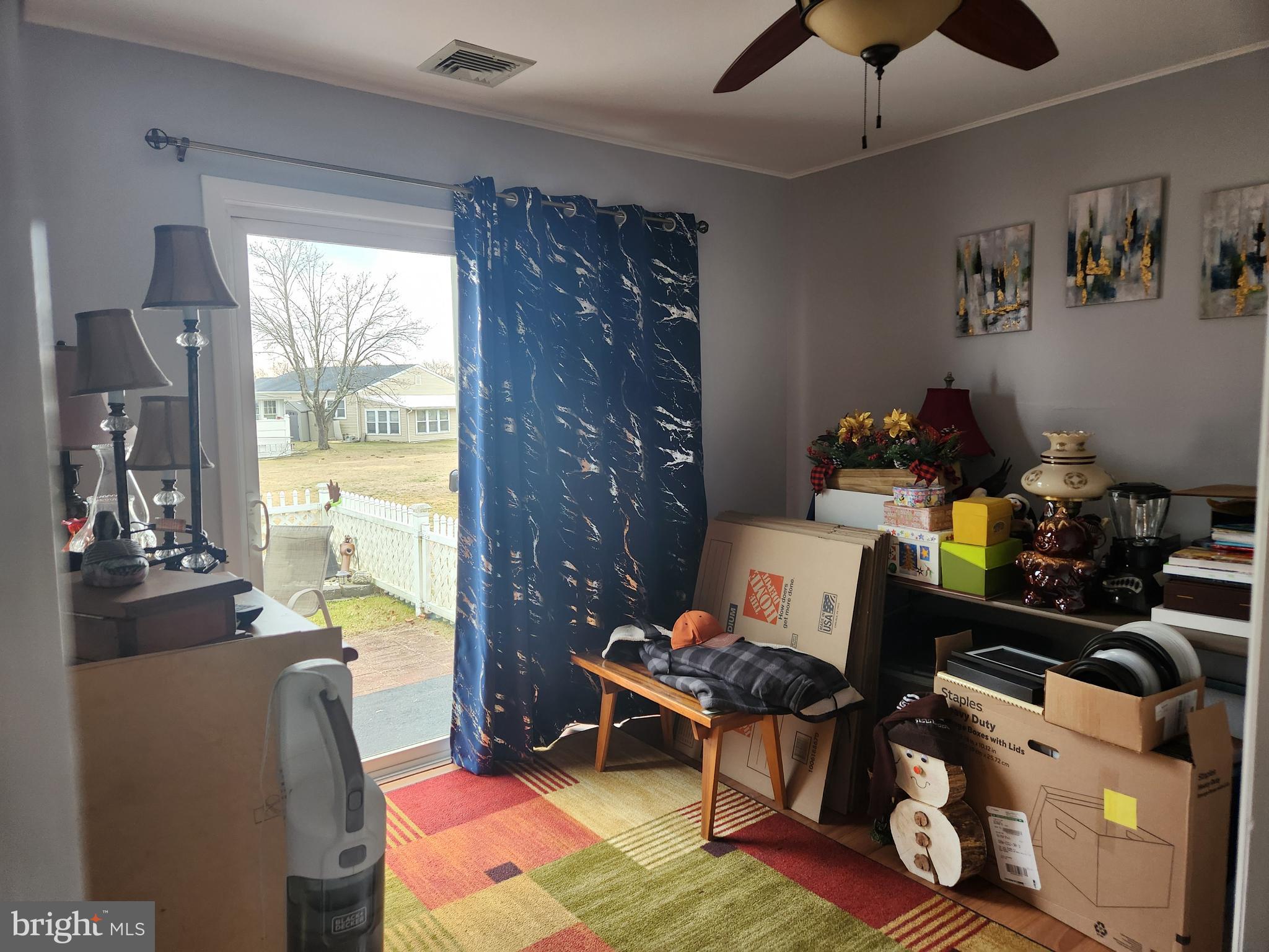 HOLIDAY CITY - CAREFREE - Residential