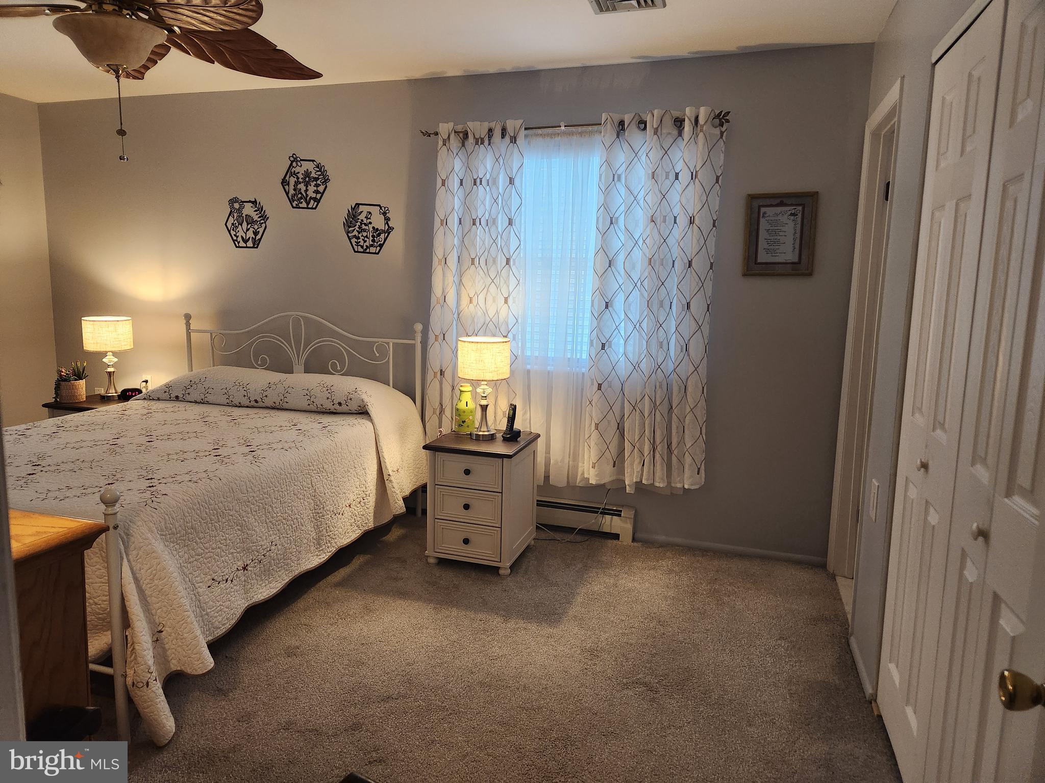 HOLIDAY CITY - CAREFREE - Residential