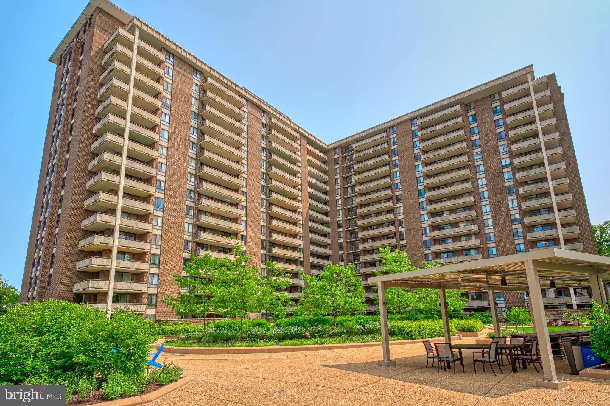 1800 OLD MEADOW ROAD 322