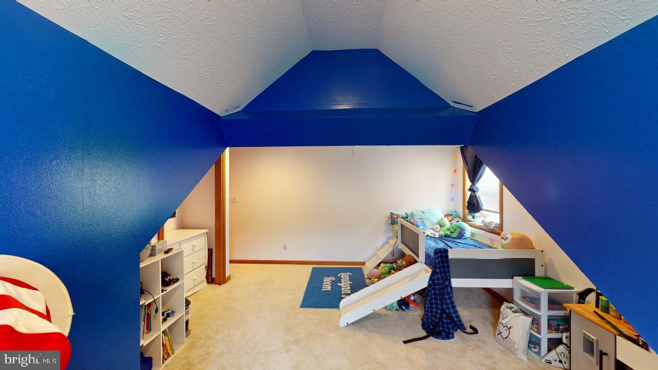 CRYSTAL VALLEY ESTATES - Residential