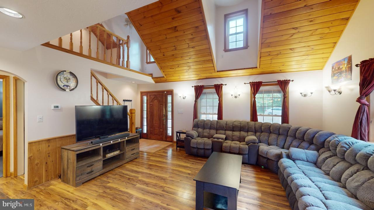 CRYSTAL VALLEY ESTATES - Residential