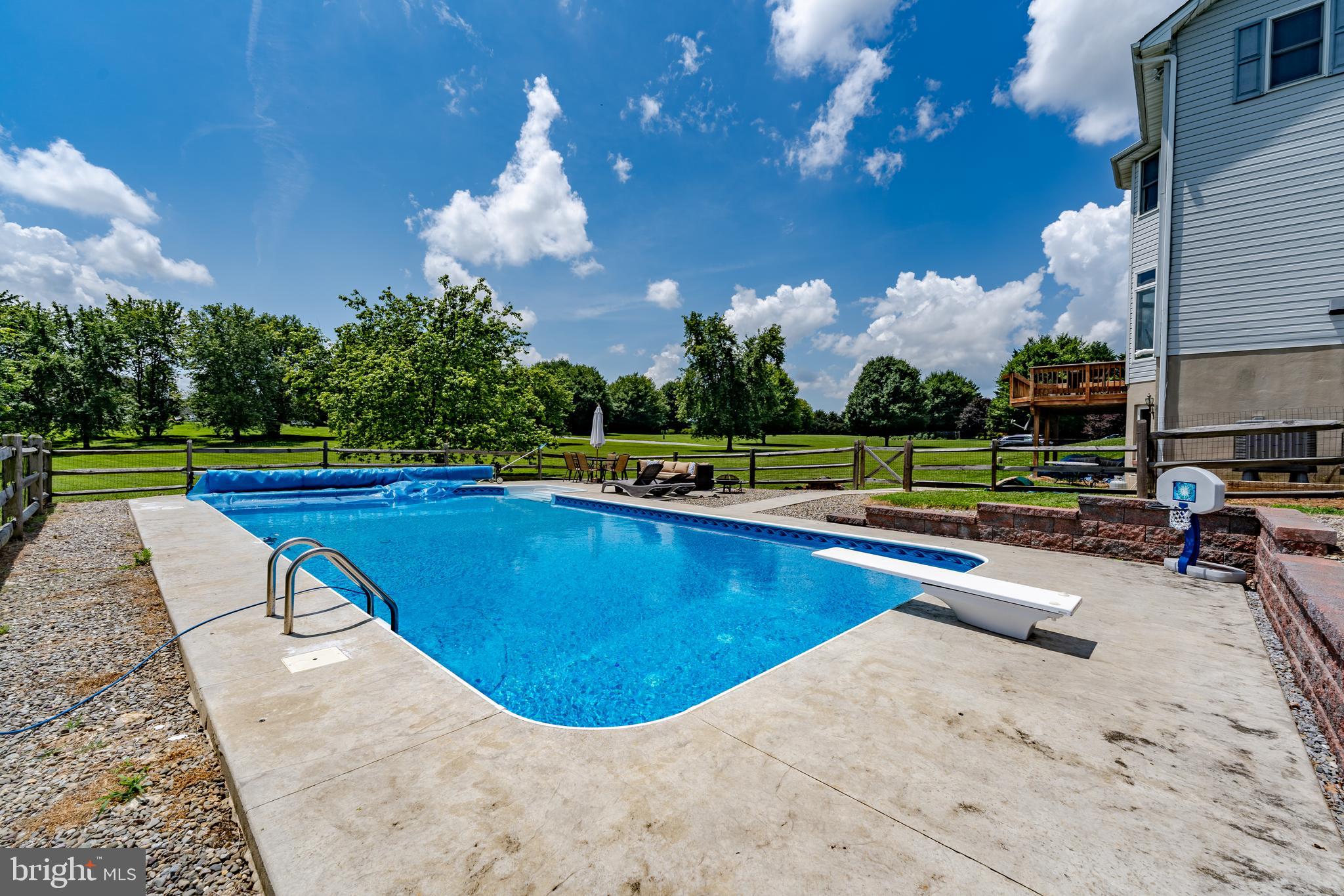 JARRETTSVILLE - Residential